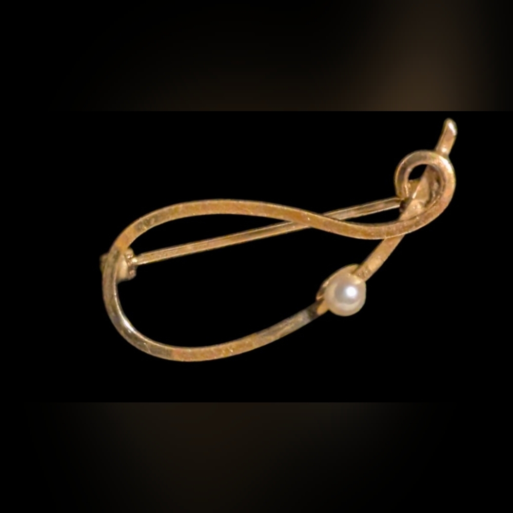 Delicate GF With Faux Pearl Pin